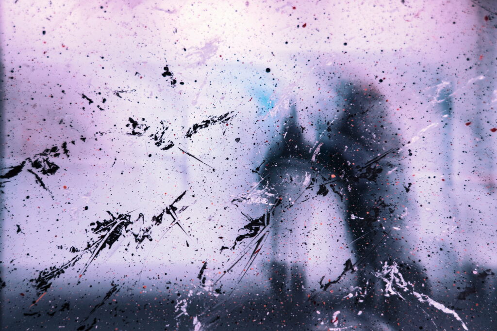 Blurred Spray: Abstracted QHD Wallpaper Background in Motion