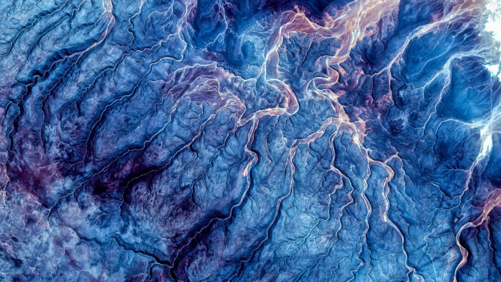 Mesmerizing 4k Wave Art: Illuminated Streaks and Unique Patterns - Striking 4k Ipad Background Wallpaper