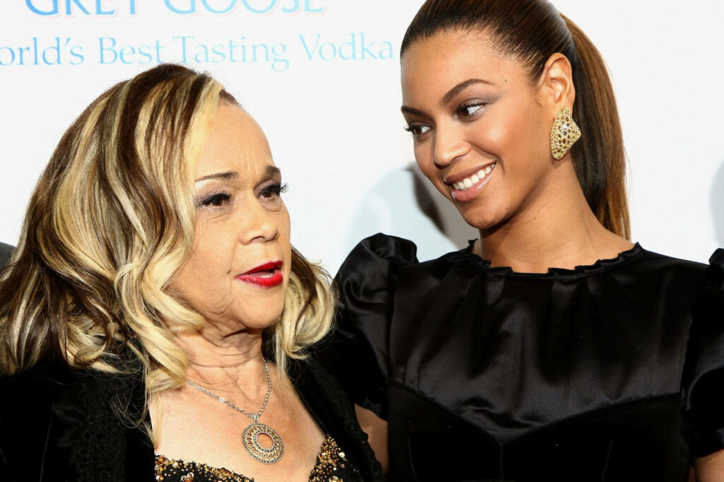 Etta James & Beyoncé Wallpaper: A Moment of Musical Connection
