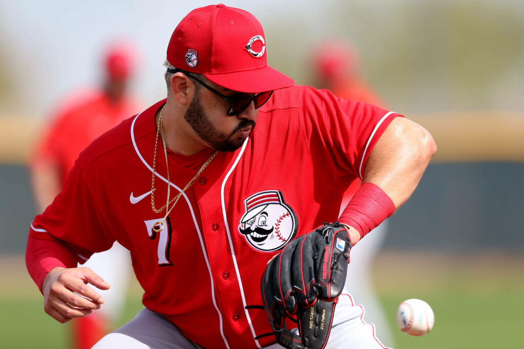 Eugenio Suárez Cincinnati Reds in red uniform fielding baseball dynamic sports wallpaper background