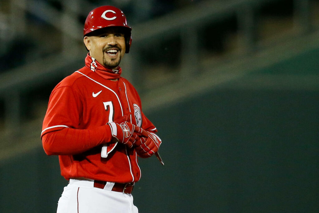 Eugenio Suárez in red Cincinnati Reds jersey and helmet dynamic baseball wallpaper background