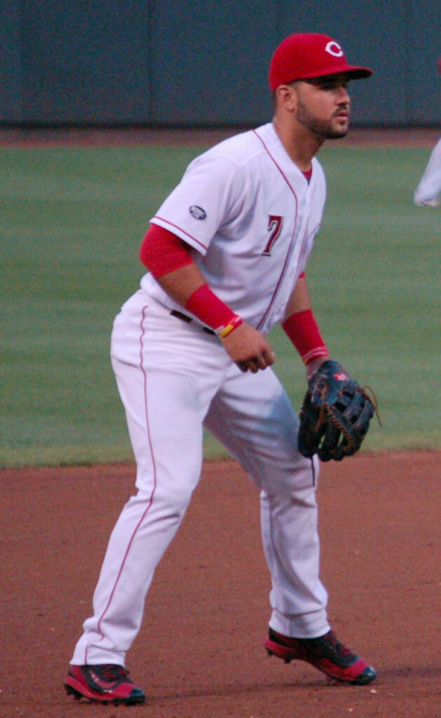 Eugenio Suárez Cincinnati Reds jersey seven mid-game focused athletic stance stadium wallpaper