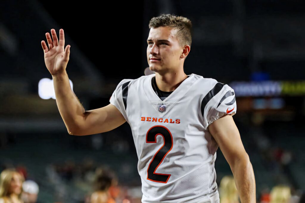 Evan McPherson Cincinnati Bengals kicker number 2 in uniform sharp vibrant colors on field Wallpaper