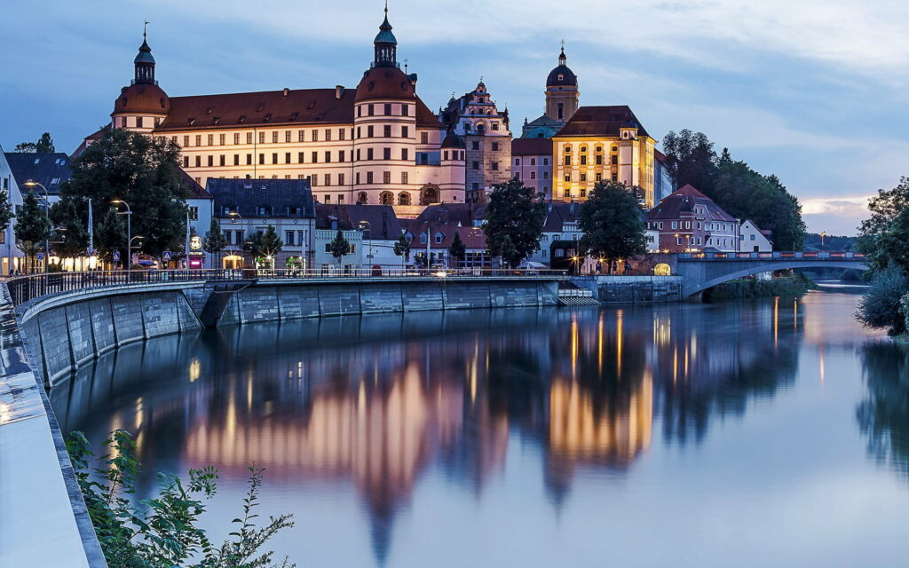 Majestic Evening View of Neuburg: Picturesque Houses by the River Embankment, Framed by a Beautiful Bridge - A Captivating HD Wallpaper Background!