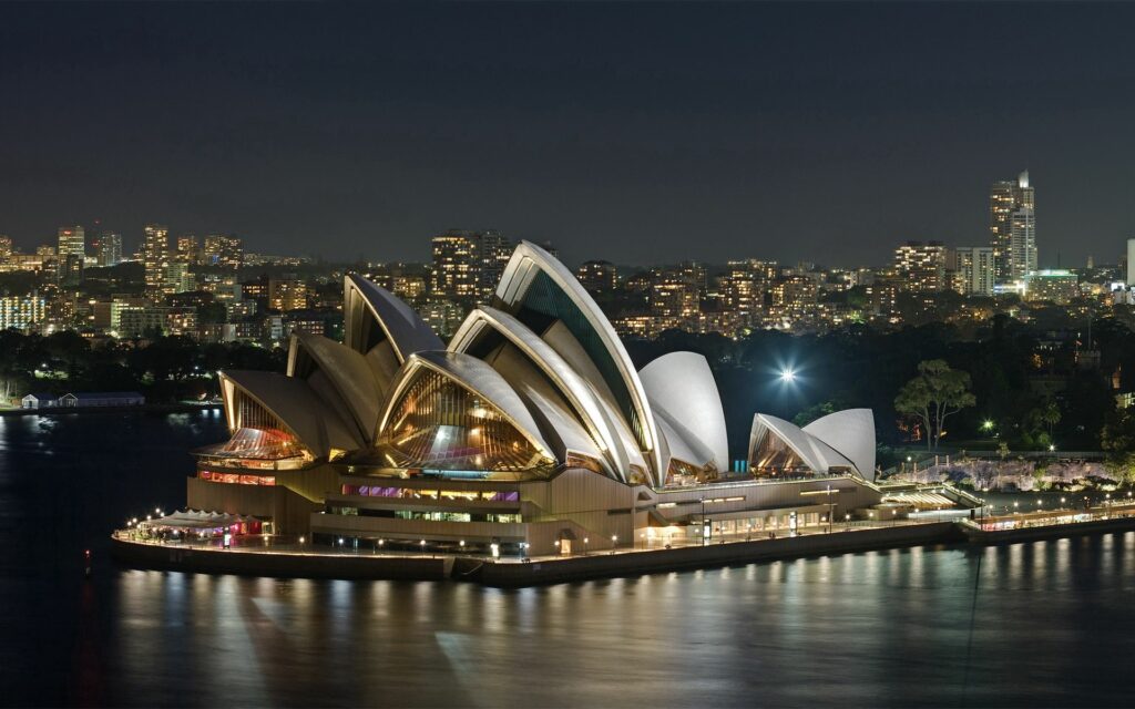 Stunning Sydney Opera House Wallpaper: Evening Elegance & Charm