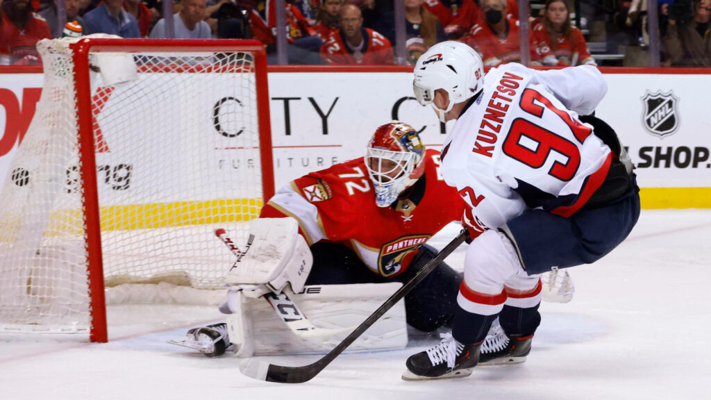 Evgeny Kuznetsov Action Wallpaper: Dynamic Hockey Game Moment