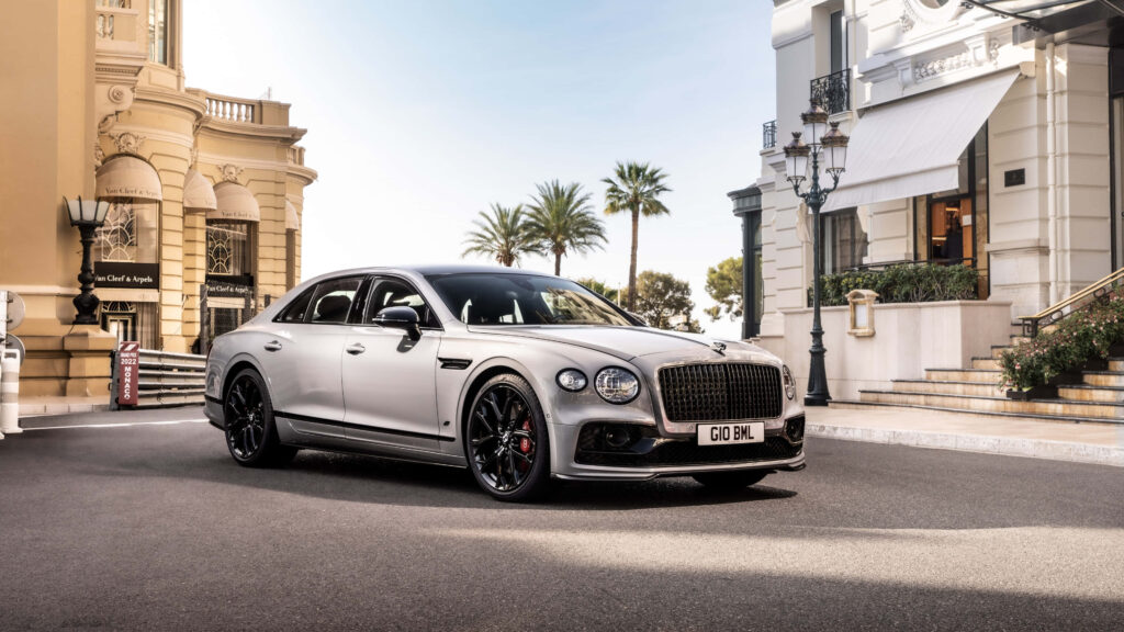 Graceful Journey of a Bentley Mulsanne Wallpaper