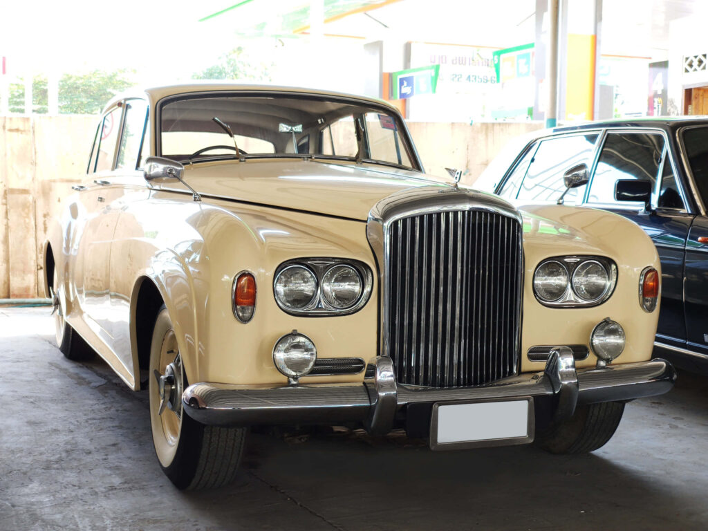 1960s Symbol of Luxury: S3 Bentley Captured in Stunning Detail, Highlighting Stylish Design, Rich Paint, and Classic Chrome Accents Wallpaper