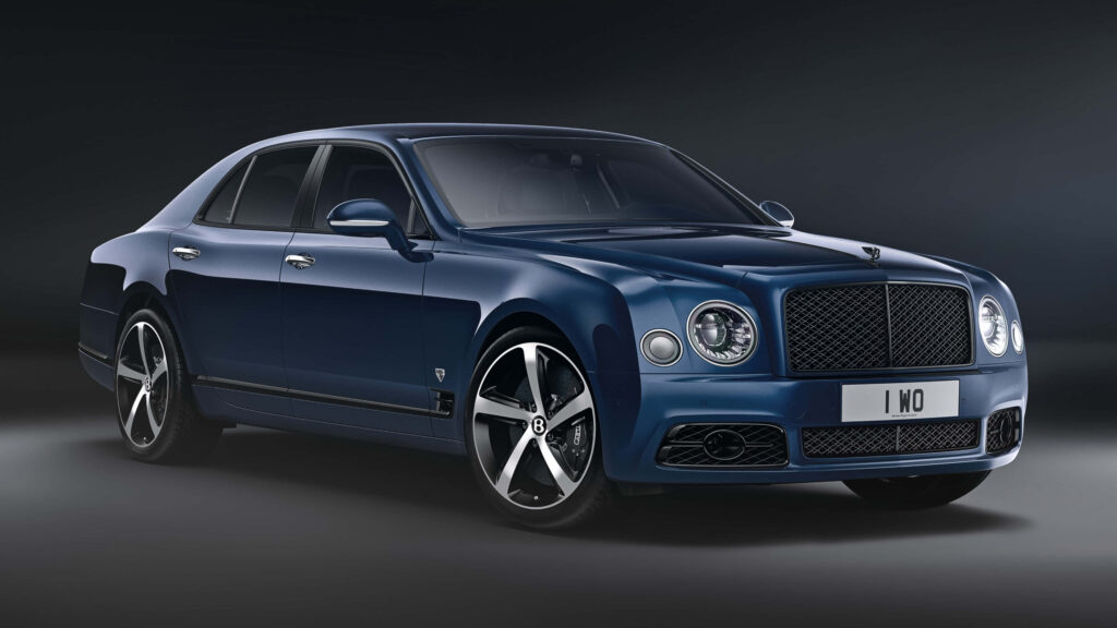 Bentley Mulsanne, Set Amidst Majestic Mountains in this High-Resolution Image Wallpaper