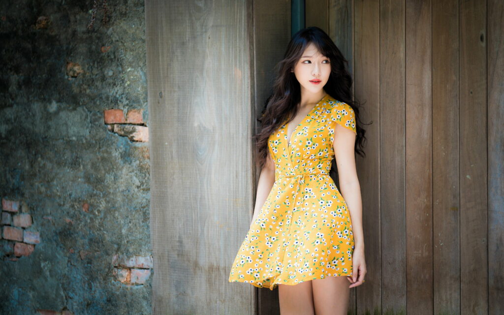 Elegance and Sophistication: A Captivating China Fashion Icon of 2020 in Stunning 4K Wallpaper