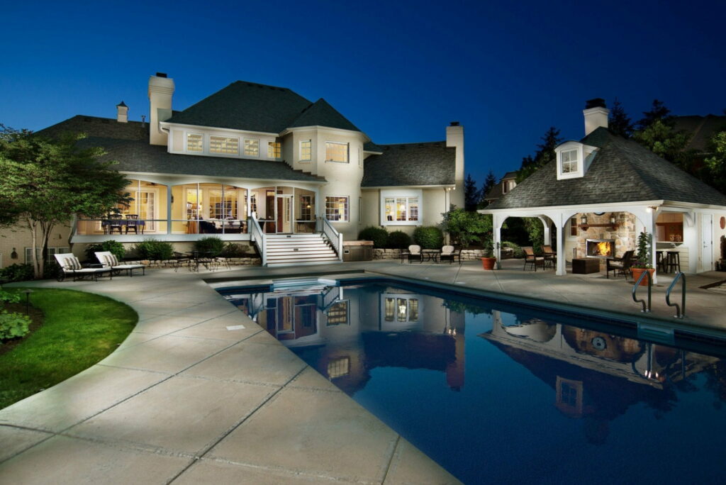 Nighttime Elegance: Luxurious Bonito House with Pool - HD Wallpaper