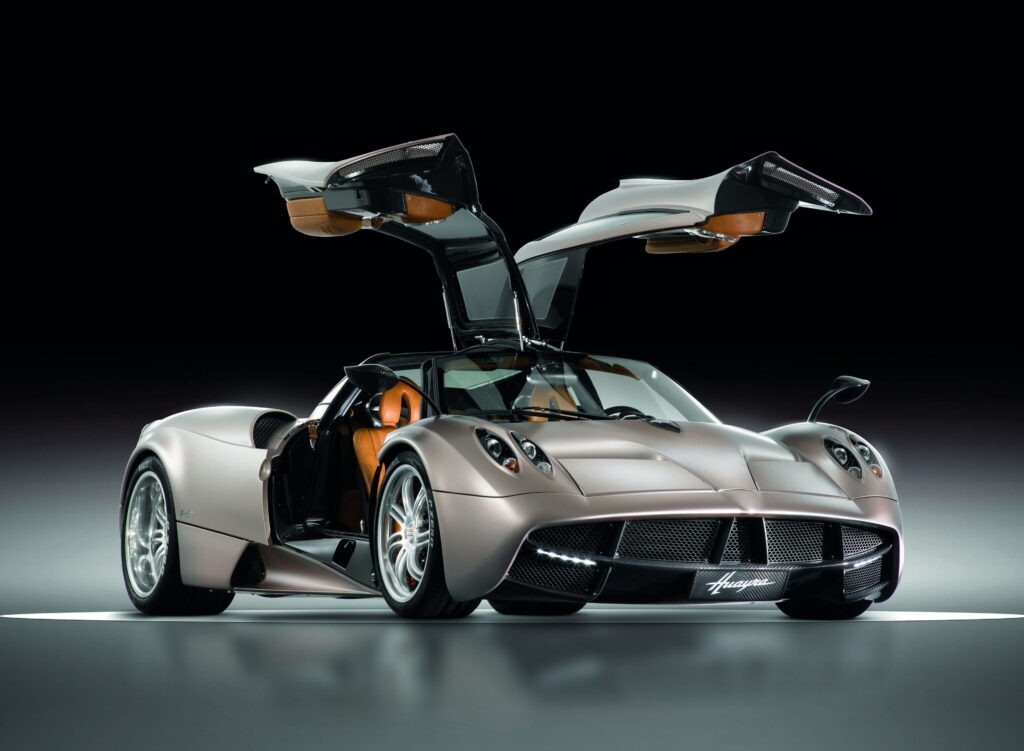 Exquisite Pagani Huayra: A Striking 4K Automotive Masterpiece Wallpaper