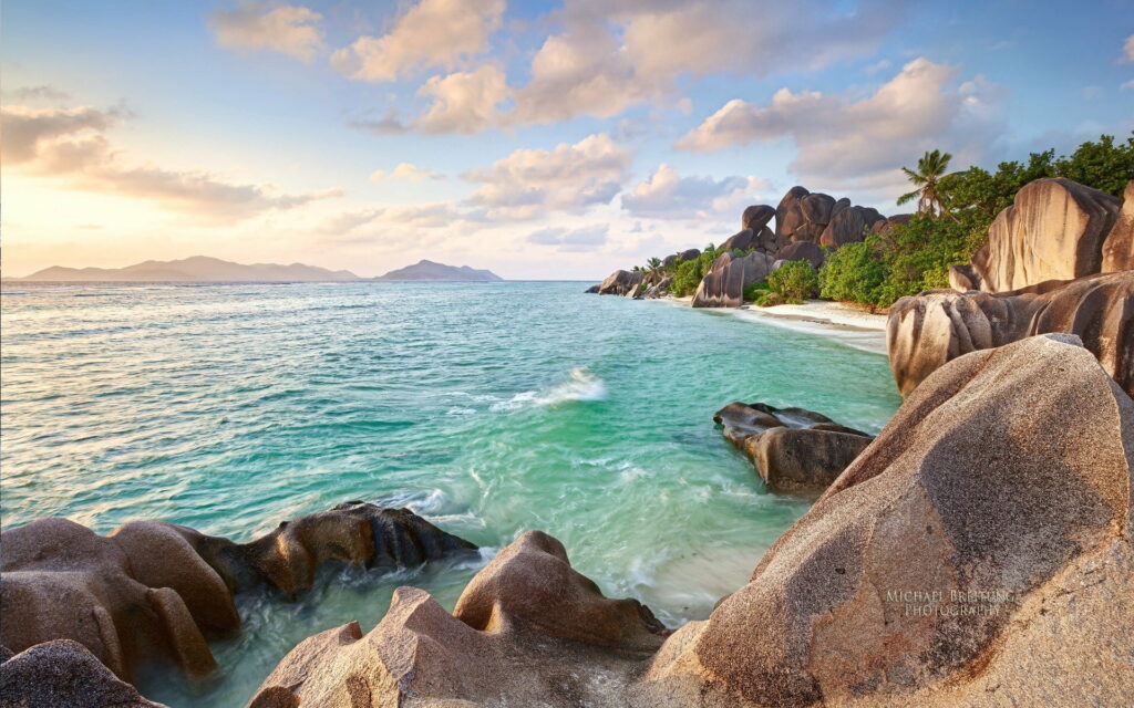 Paradise Found: Captivating Scenery of Seychelles Island - Exquisite HD Wallpaper Background