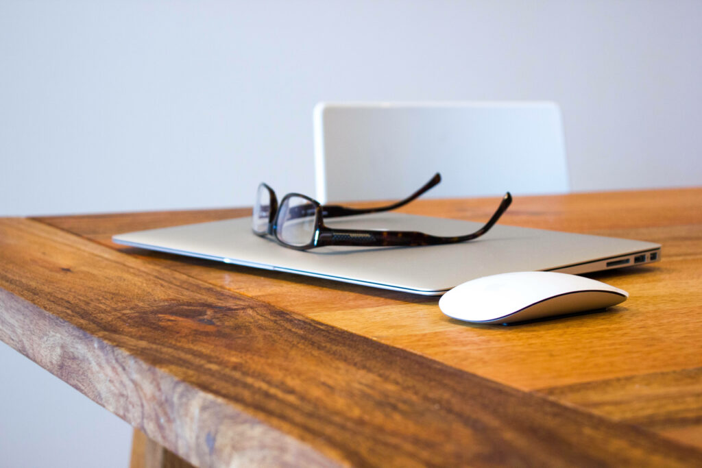 Eyeglass Perfection: A Stylish Touch for Your Macbook Desktop Wallpaper