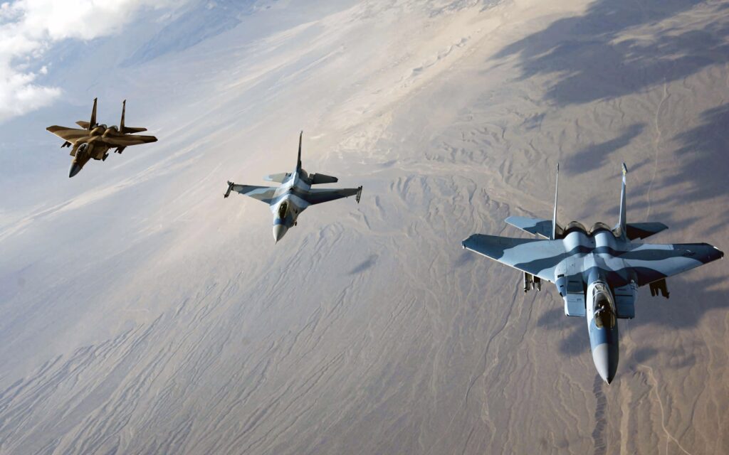 General Dynamics F-16 Fighting Falcon soaring above desert clear skies military aircraft wallpaper