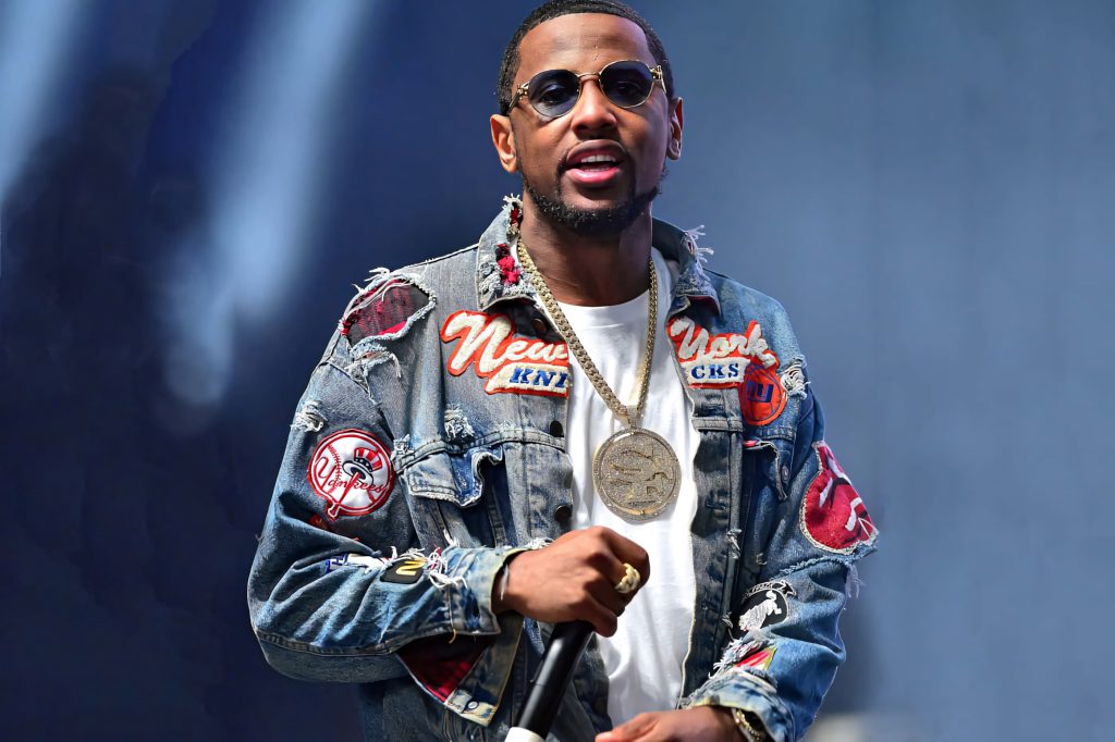 Rapper Fabolous live concert wallpaper blue stage lighting round sunglasses diamond pendant