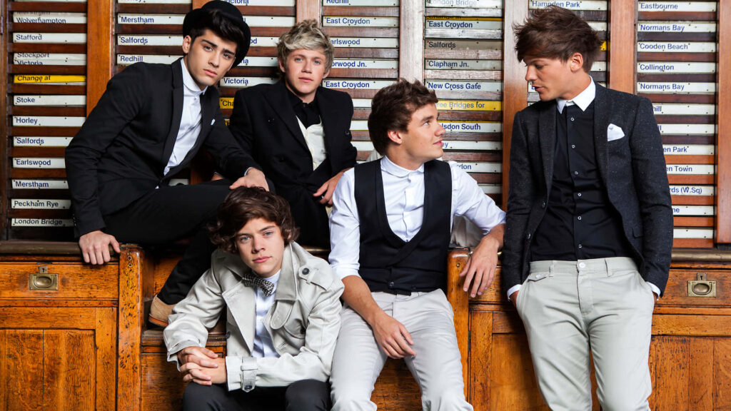 One Direction: Singers in Charming Outfits Background Wallpaper