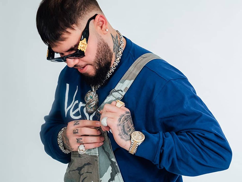Farruko Puerto Rican singer in navy Versace sweater camouflage urban style studio portrait Wallpaper