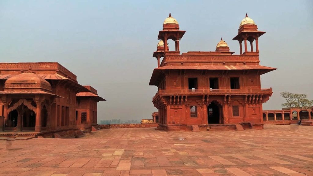 Fatehpur Sikri Panch Mahal red sandstone Mughal architecture under soft cloudy sky wallpaper