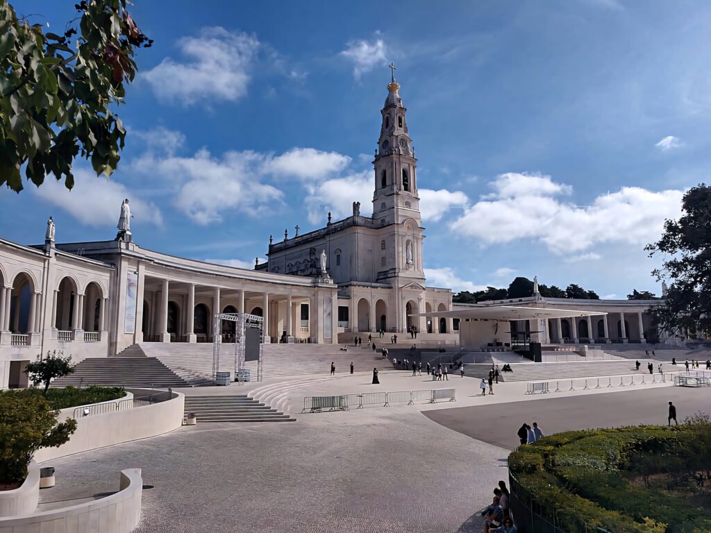 Majestic Fatima Sanctuary Wallpaper: Grand Architecture & Blue Sky