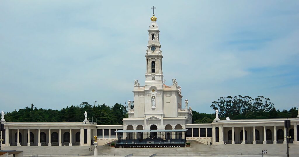 Fatima Sanctuary Front View Wallpaper: Iconic Architecture & Clear Sky