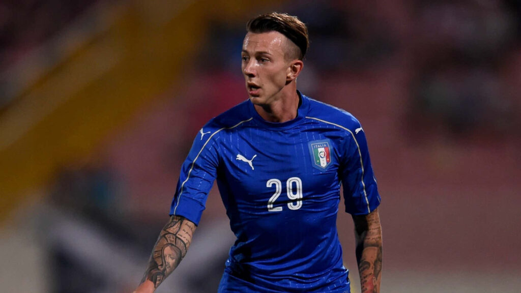 Federico Bernardeschi Dynamic Wallpaper in Italy's Iconic Blue Jersey