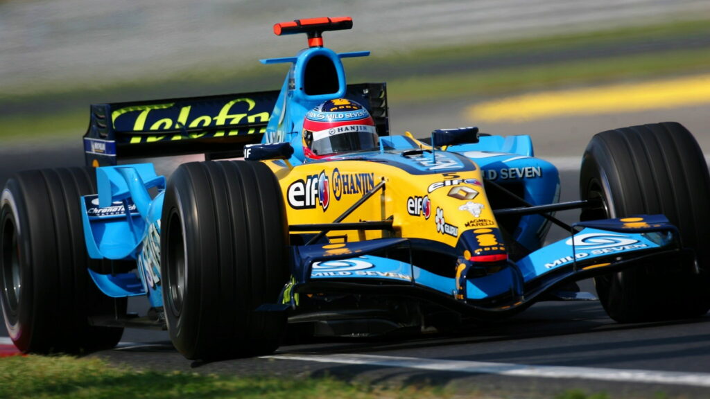 Revving Up in Hungary: Fernando Alonso and his Renault F1 Team Tear Up the Track in this HD Wallpaper