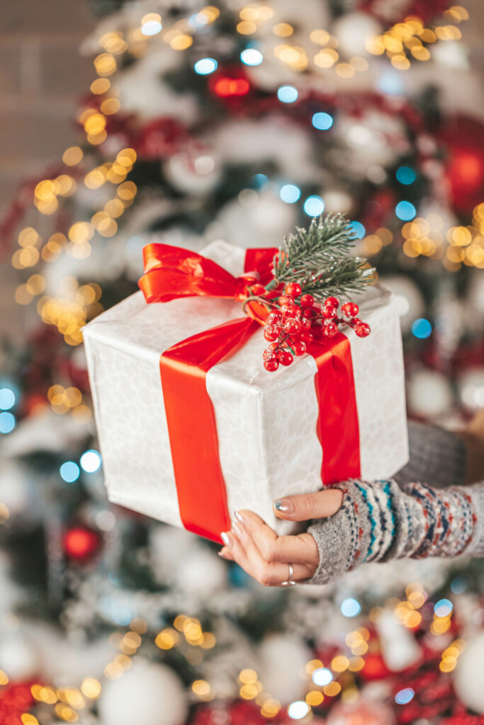 Festive Holiday Wallpaper: Gift Box & Christmas Tree Background