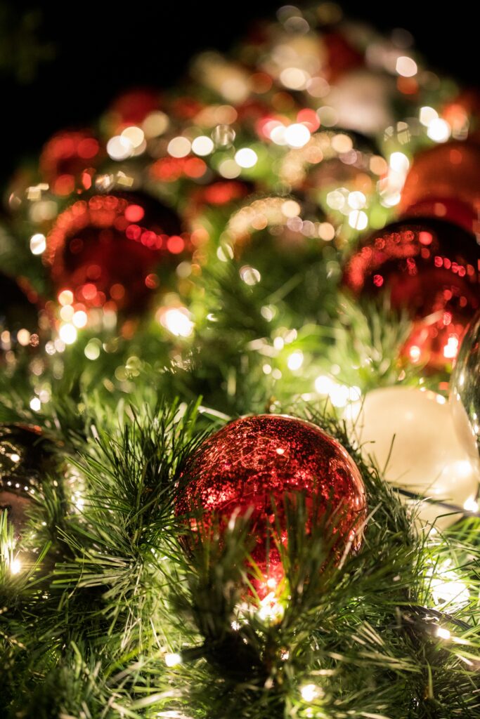 Festive Holiday Tree Wallpaper: Radiant New Year Decor 4480x6720