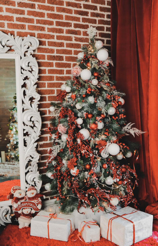 Cozy Christmas Tree Wallpaper: Festive Aesthetic for Your Home