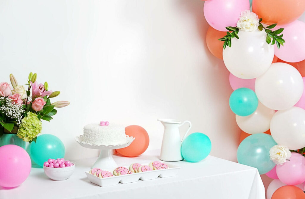 Festive Birthday Party Wallpaper: White Cake & Colorful Balloons