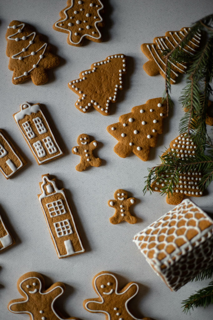 Festively adorned assortment of Christmas cookies, adorned with synthetic foliage Wallpaper