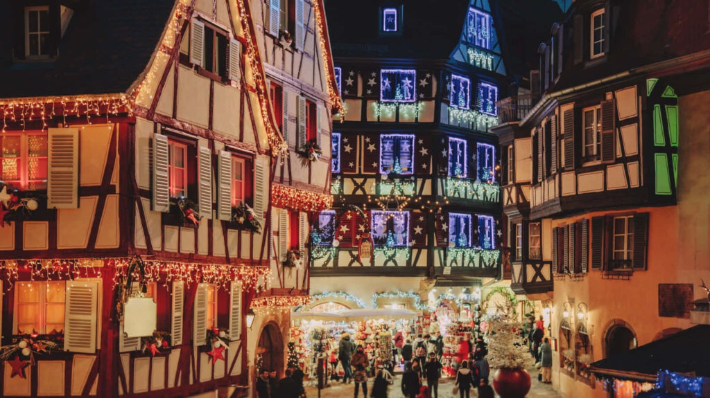 Charming Medieval Christmas Market: Festive Lights & Holiday Spirit Wallpaper