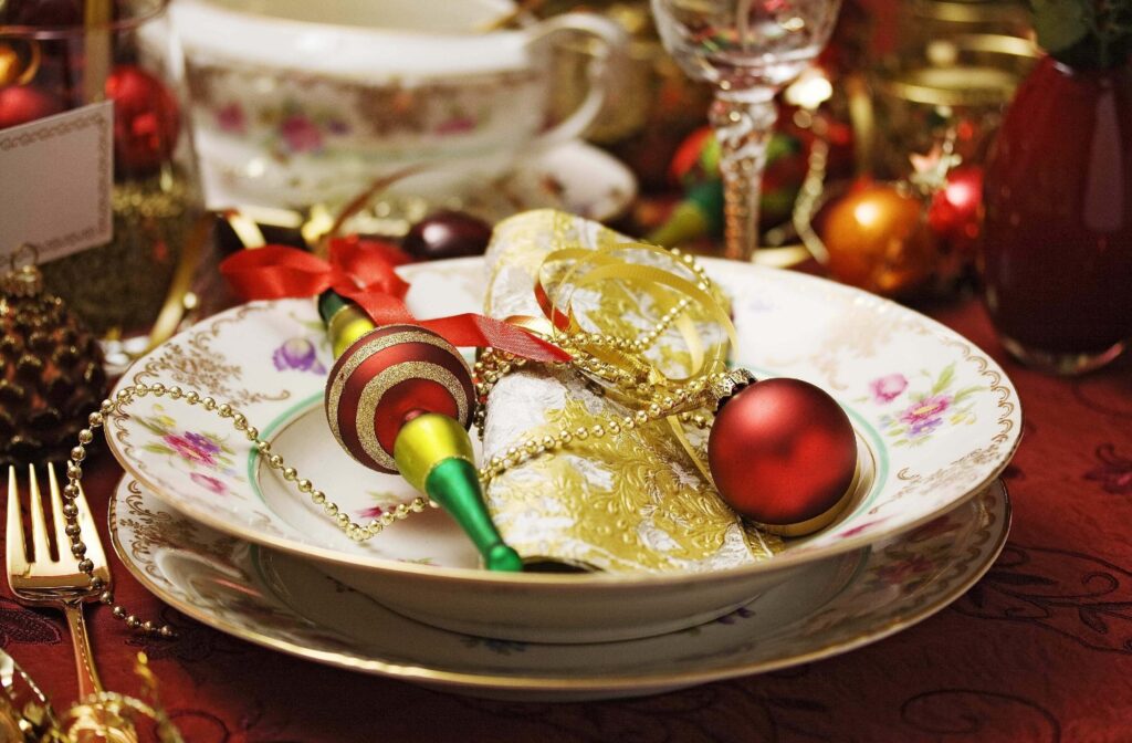 Festive Table Setting Wallpaper for a Joyful New Year's Celebration