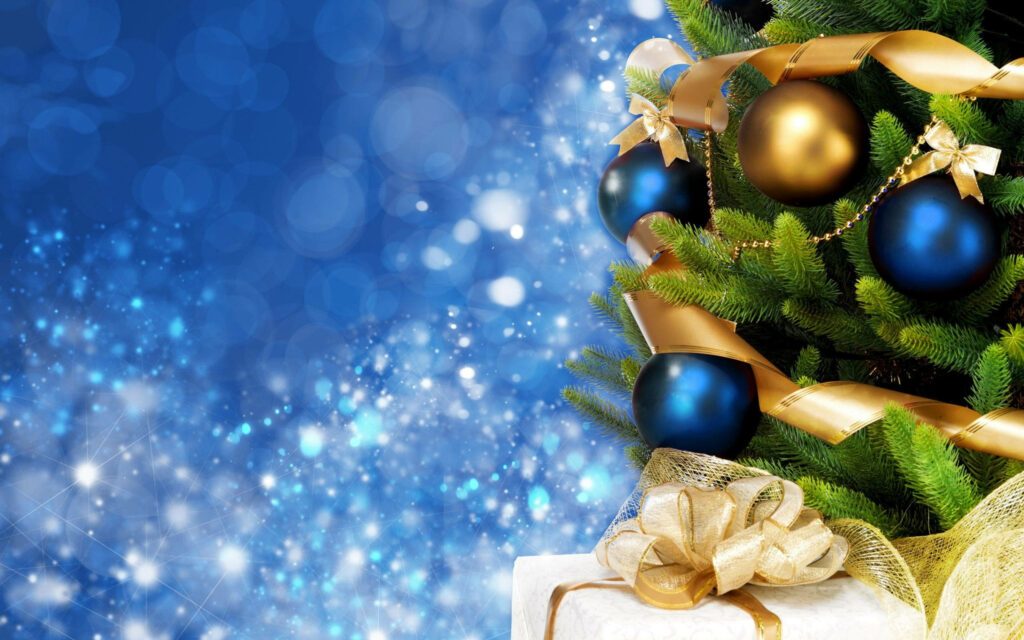 Stunning Christmas Tree Wallpaper: Blue & Gold Festive Decor