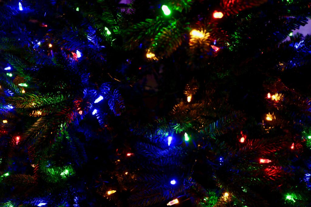 Festive Christmas Tree Wallpaper - Colorful Holiday Background