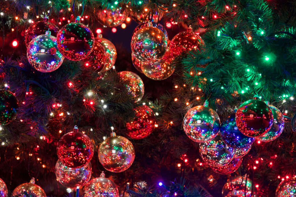 Festive Christmas Tree Wallpaper: Colorful Ornaments & Holiday Cheer