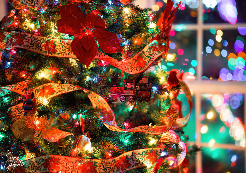 Festive Christmas Tree Wallpaper: Cozy Holiday Cheer Background