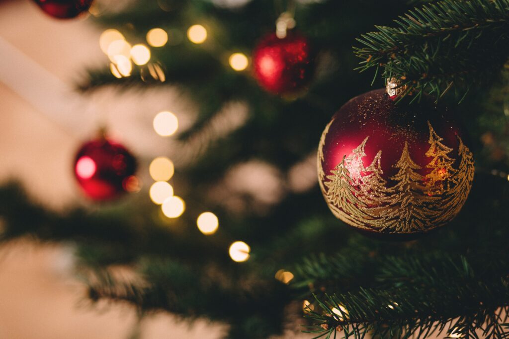 Festive Christmas Tree Wallpaper: Cozy Red & Gold Decor Background