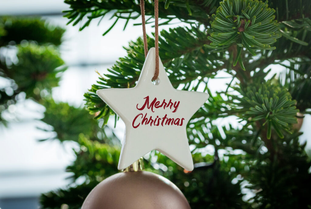 Festive Christmas Tree Wallpaper with Star Ornament & Baubles