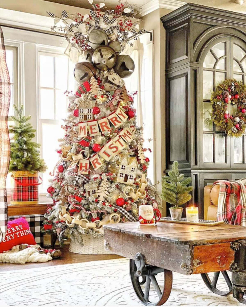 Cozy Christmas Tree Wallpaper with Red & White Decor