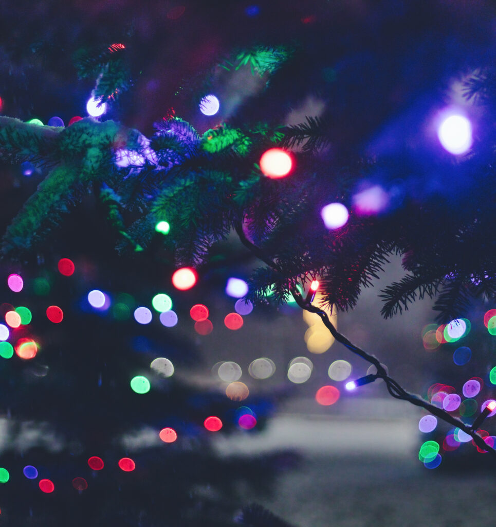 Festive Christmas Tree Wallpaper: Colorful Lights & Joyful Atmosphere