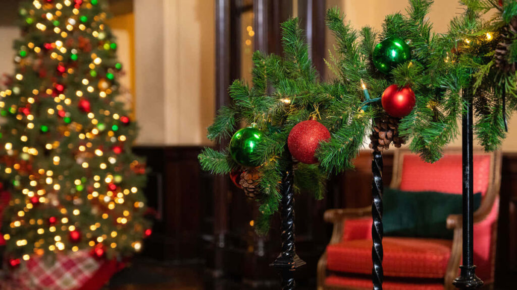 Cozy Christmas Wallpaper with Festive Tree and Cheerful Decor