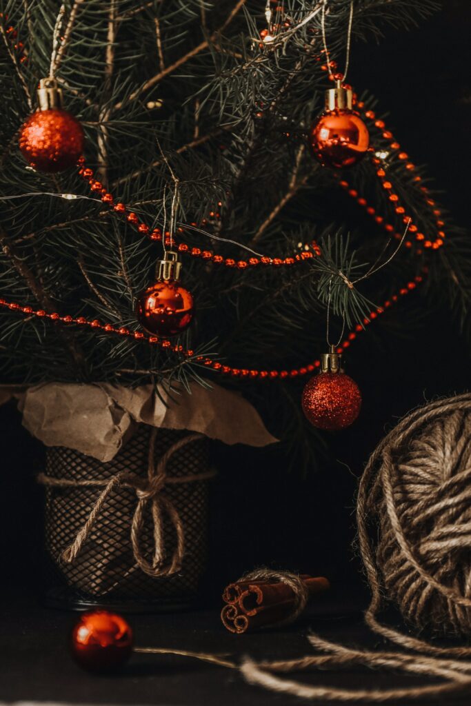 Festive Christmas Tree Wallpaper with Red Balls & Rustic Charm