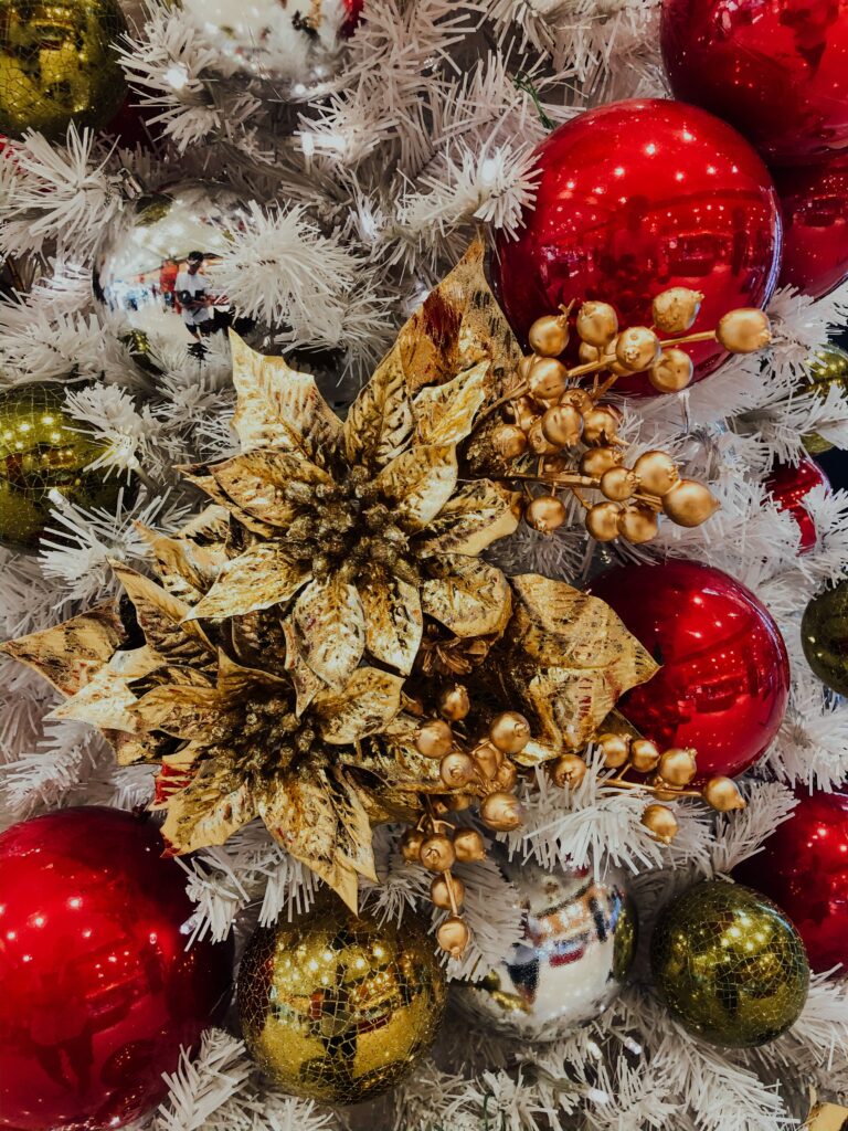 Festive Christmas Tree Wallpaper with Red & Gold Ornaments