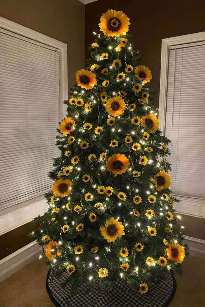 Vibrant Sunflower Christmas Tree Wallpaper: Holiday Cheer & Warmth