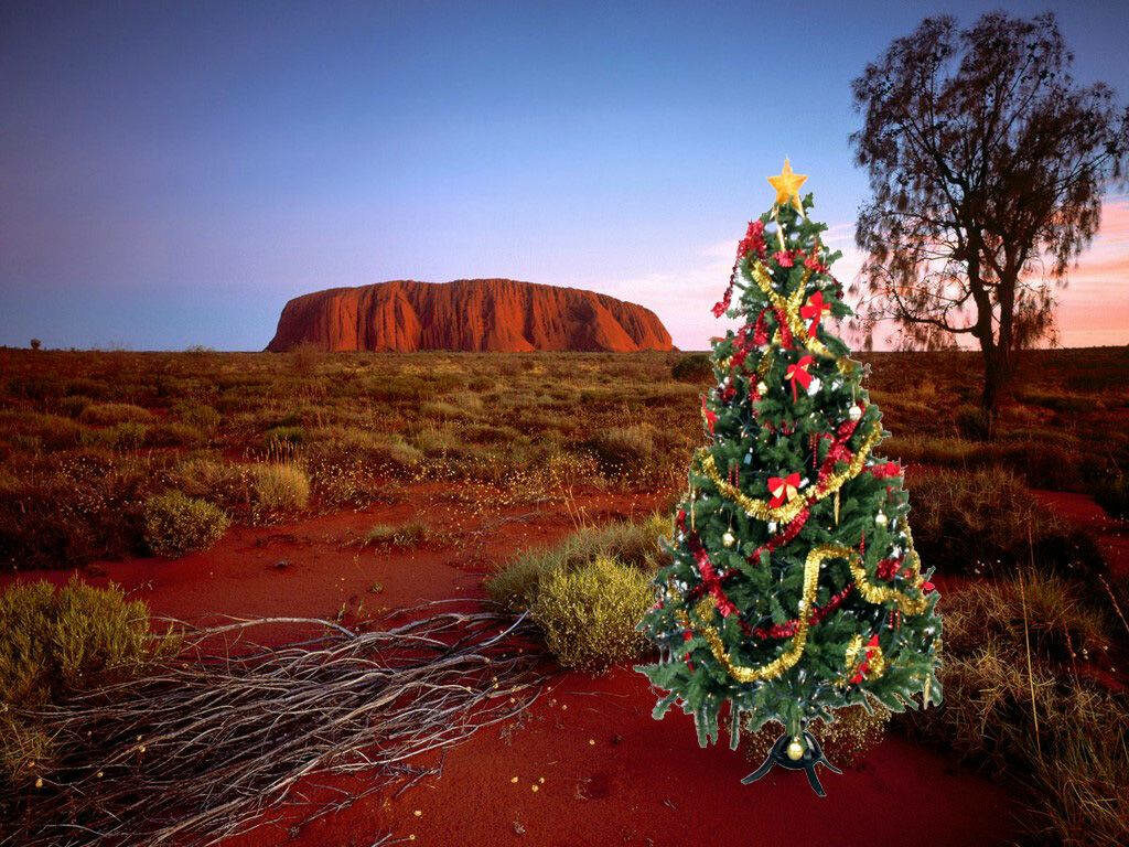  festive Christmas Tree & Uluru Sunset: Unique Holiday Wallpaper