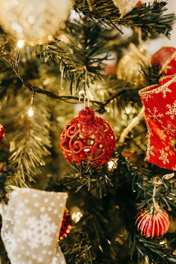 Cozy Christmas Tree with Red Ornaments & Gold Accents Wallpaper