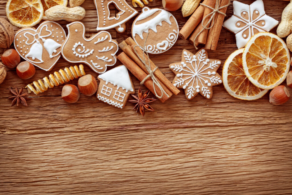 Festive Christmas Wallpaper: Gingerbread Cookies & Holiday Decor