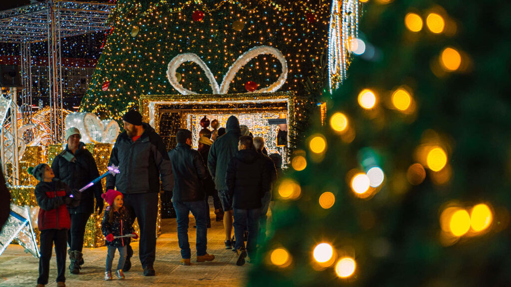 Festive Christmas Wonderland: Twinkling Lights & Holiday Cheer Background Wallpaper